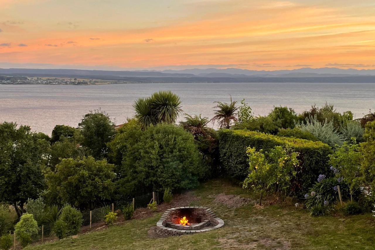 Acacia Bay Bach - Views, Spa & Serenity - Taupo Exterior foto