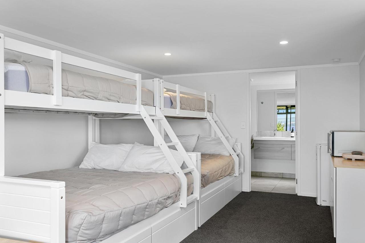 Acacia Bay Bach - Views, Spa & Serenity - Taupo Exterior foto