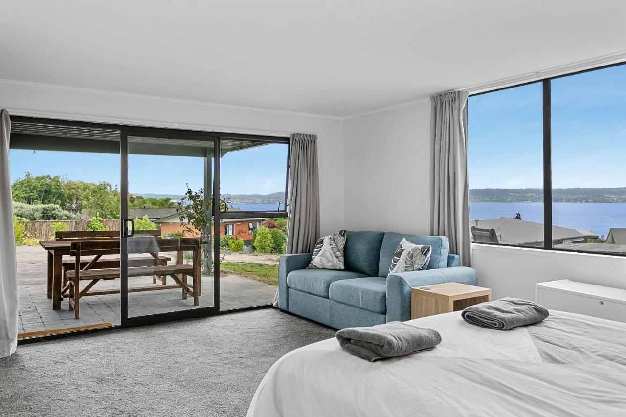 Acacia Bay Bach - Views, Spa & Serenity - Taupo Exterior foto